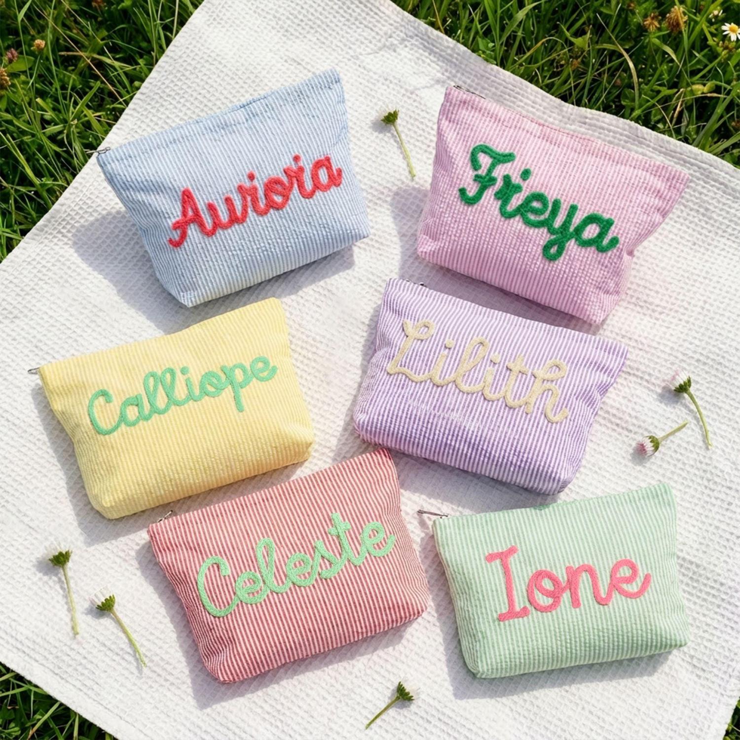 Custom Seersucker Makeup Bag Vacation Travel Pouch Personalized Chenille Name Toiletry Bag Summer Beach Bag Organizer Cosmetic Gift for Her