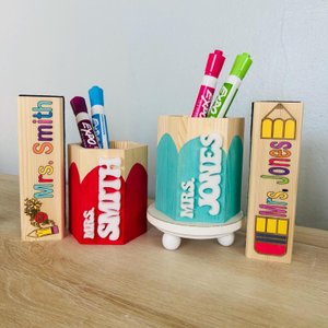 Personalized Teacher Pencil Cup & Dry Eraser Set with Markers – Custom Classroom Desk Organizer – Back to School or End of Year Gift