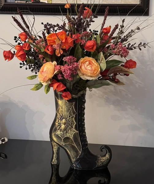 Halloween Witch Boot Vase, 3D Printed Spider Web Decor, Gothic Floral Arrangement Holder, Witchy Home Decor, Spooky Centerpiece