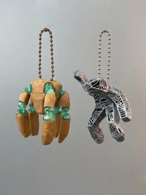 Rocky & Grace Poseable Alien Collectible Keychain Charm with Bead Chain, 3D Printed Sci-Fi Bag Accessory, Gift for Sci-Fi Book Fans/Friends